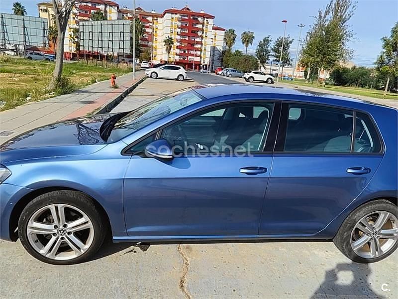 Usado VW Golf 105 CV (77 kW) 2013 Azul Berlina