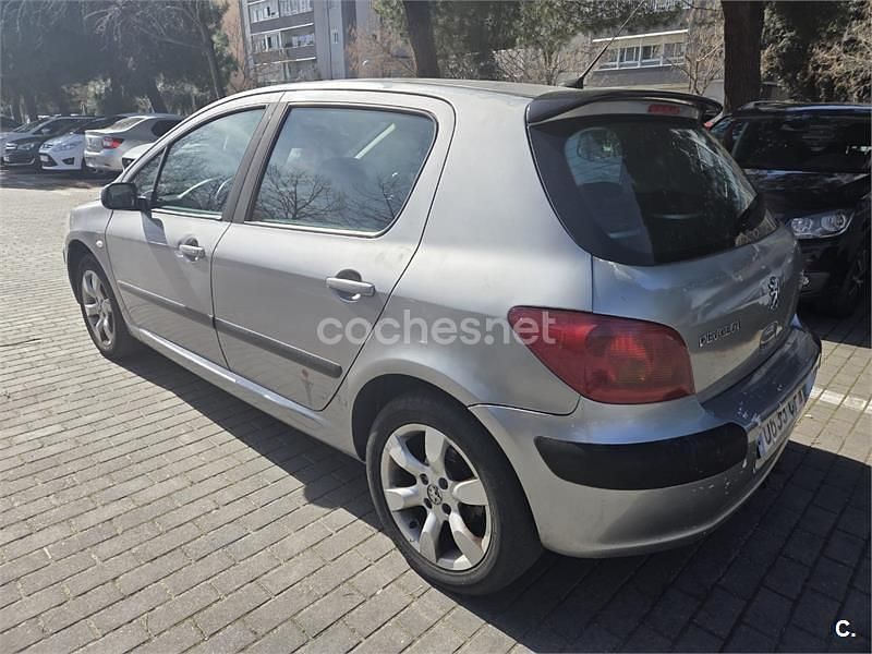 Usado Peugeot 307 110 CV (80 kW) 2003 Gris / plata Berlina