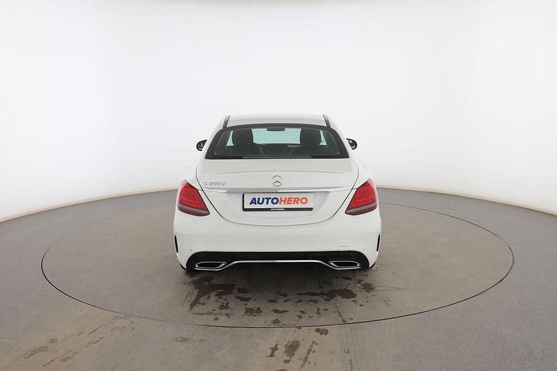 Usado Mercedes C200 AMG line 160 CV (117 kW) 2019 Blanco Berlina