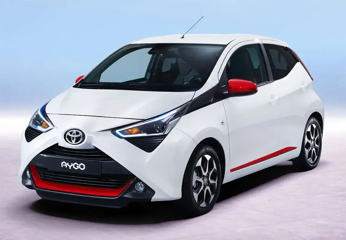 Usado Toyota Aygo X-play 69 CV (50 kW) 2018 Azul Utilitario