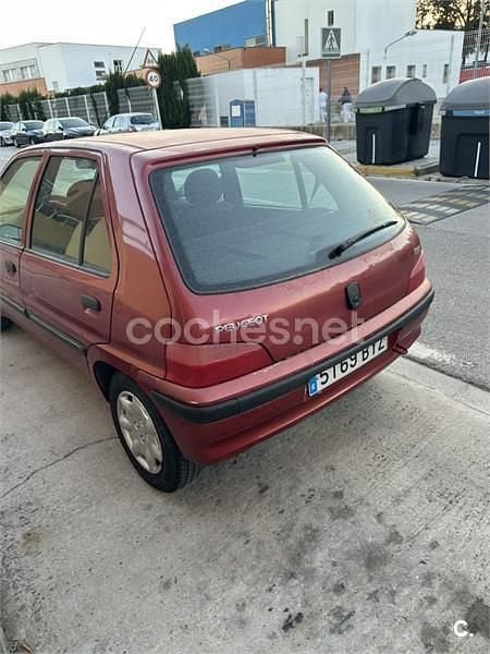 Usado Peugeot 106 60 CV (44 kW) 2002 Rojo Utilitario