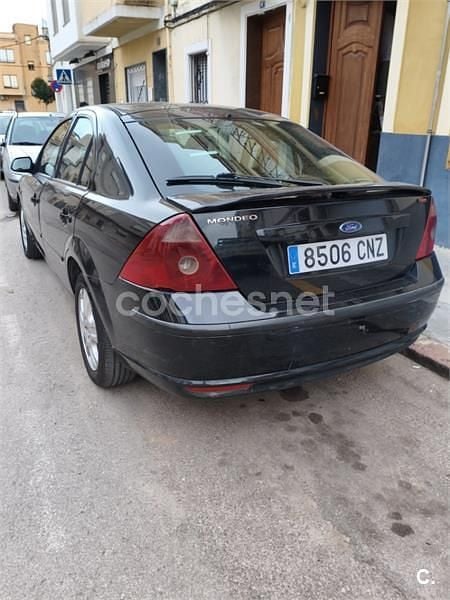 Usado Ford Mondeo Ghia 130 CV (95 kW) 2003 Negro Berlina