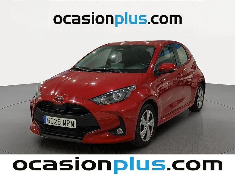 Rojo Usado 2024 Toyota Yaris Hybrid Active Utilitario | 16.173 € (Buen precio) - Imagen 1/4