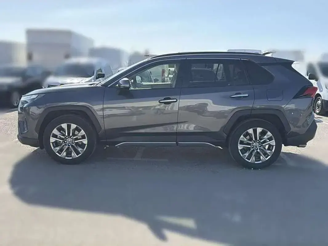 Usado Toyota RAV4 Hybrid Luxury 178 CV (130 kW) 2022 Gris SUV