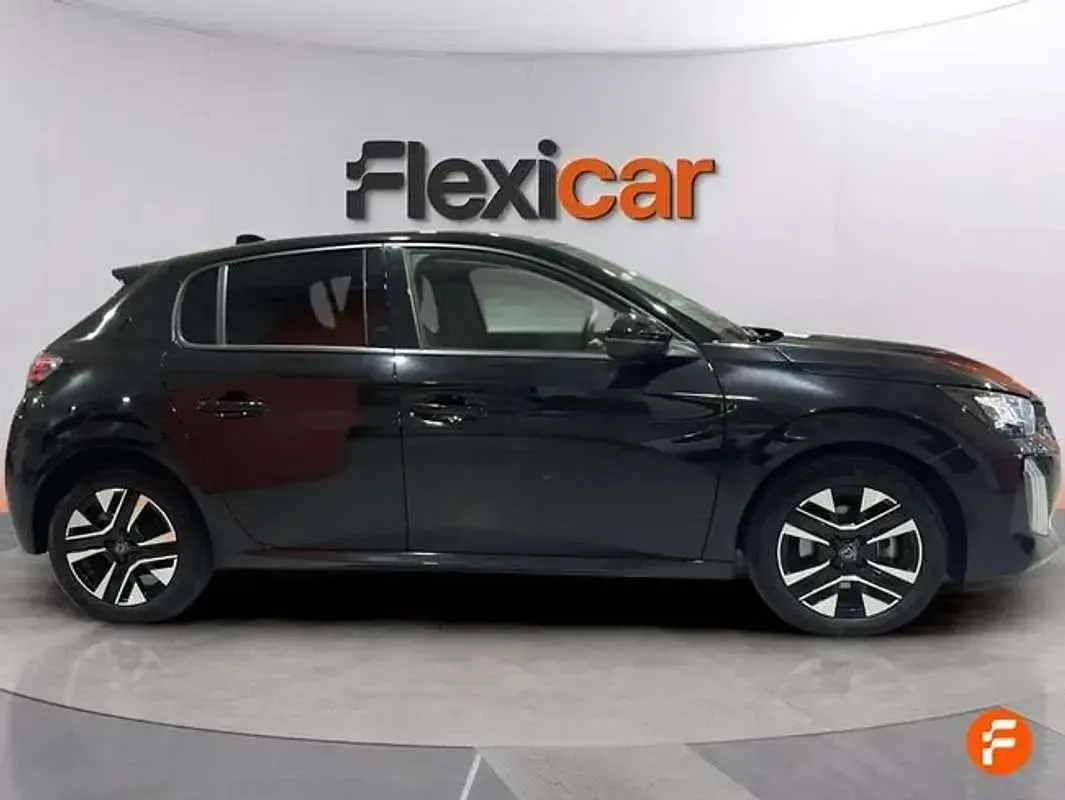 Usado Peugeot 208 Allure 101 CV (74 kW) 2025 Negro Utilitario