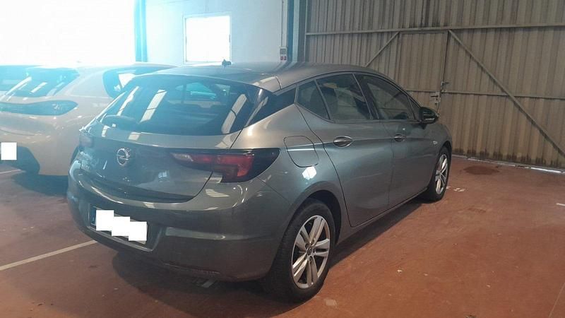 Usado Opel Astra GS Line 131 CV (96 kW) 2020 Gris Utilitario