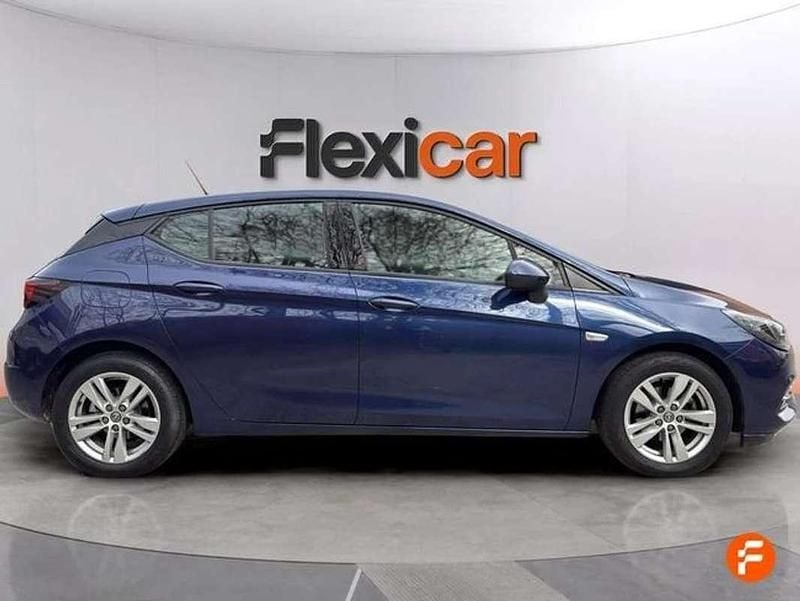 Usado Opel Astra 110 CV (80 kW) 2020 Azul Berlina
