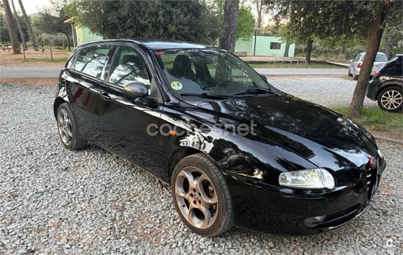 Usado Alfa Romeo 147 Progression 105 CV (77 kW) 2004 Negro Utilitario