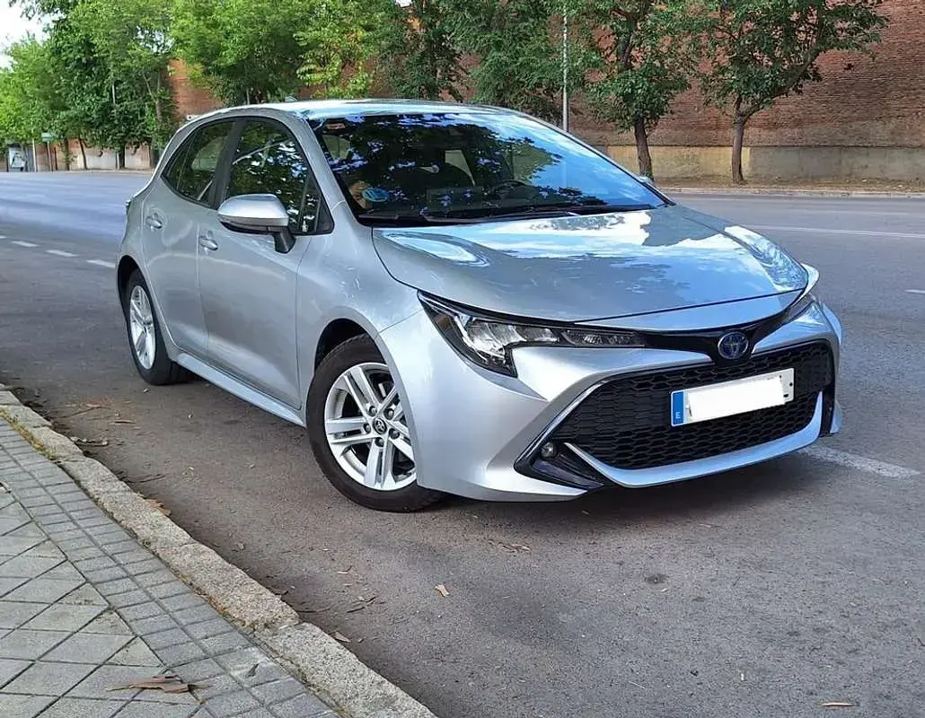 Usado Toyota Corolla Active 121 CV (88 kW) 2021 Gris Utilitario
