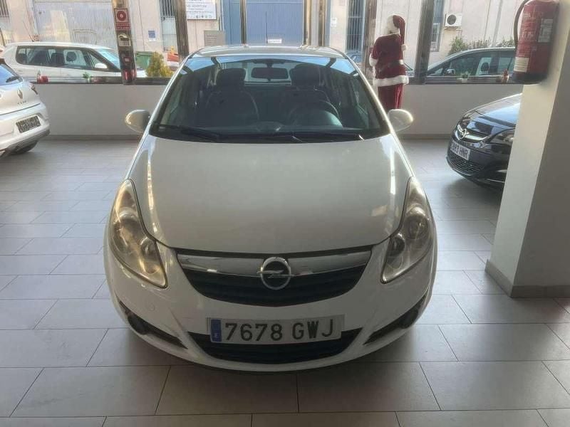 Blanco Usado 2010 Opel Corsa Utilitario | 5200 € (Precio justo) - Imagen 1/4