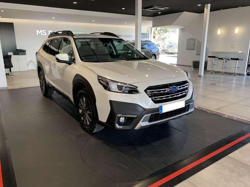 Usado Subaru Outback Active 169 CV (124 kW) 2025 Blanco Familiar