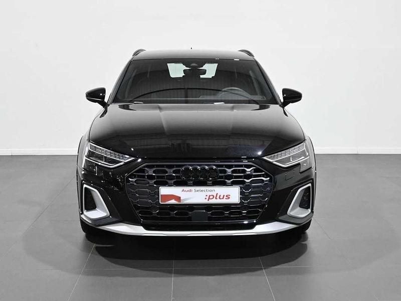 Käytetty Audi A3 Ambiente 204 HP (150 kW) 2025 Musta Katumaasturi