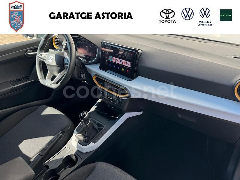 Usado Seat Arona Style 110 CV (80 kW) 2024 Gris / plata SUV