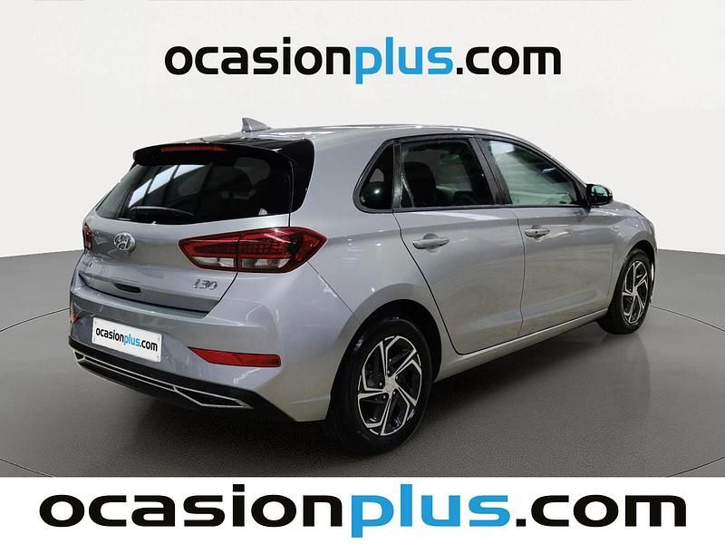 Usado Hyundai i30 120 CV (88 kW) 2022 Gris plata Utilitario