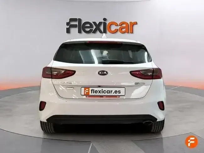 Usado Kia Ceed 136 CV (100 kW) 2021 Blanco Utilitario