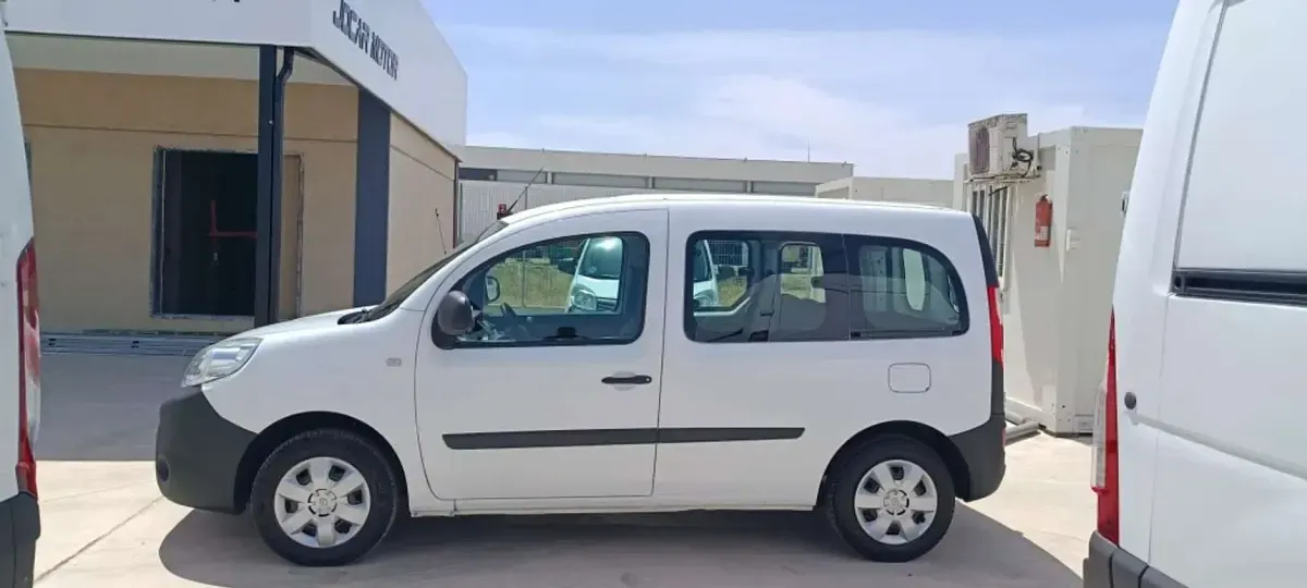 Usado Renault Kangoo Edition One 95 CV (69 kW) 2021 Blanco Monovolumen