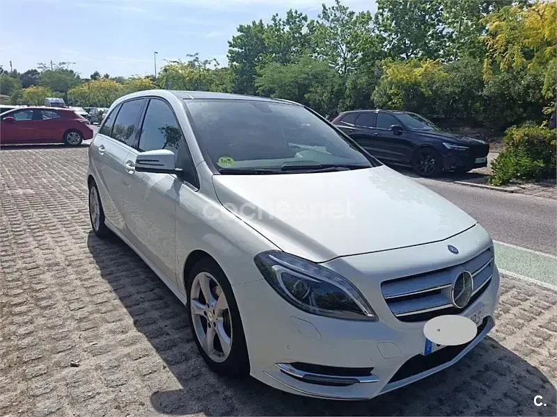 Usado Mercedes B180 109 CV (80 kW) 2015 Blanco Monovolumen