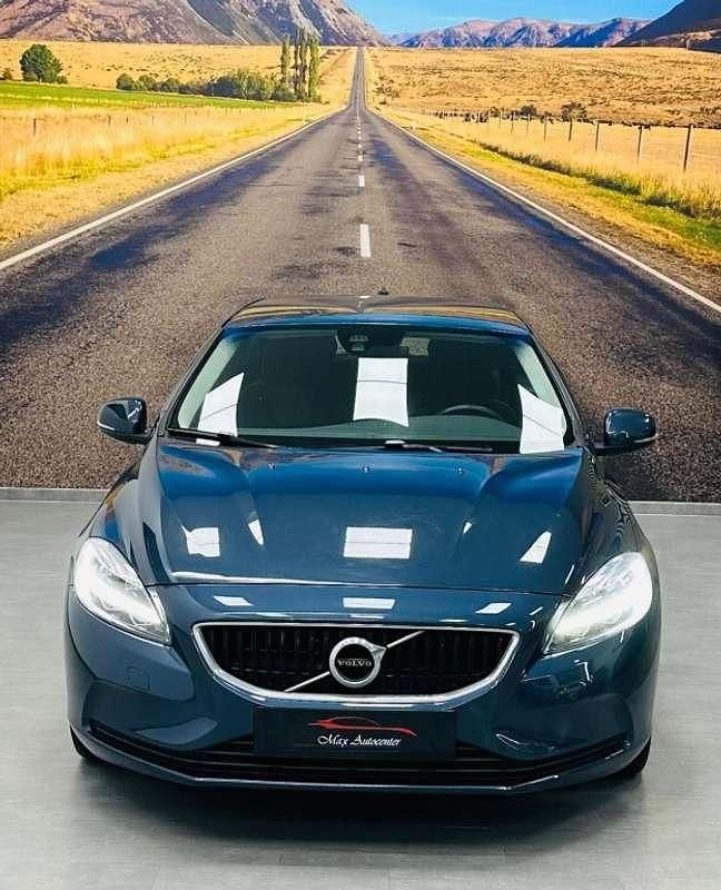 Occasion Volvo V40 Momentum 120 PK (88 kW) 2019 Blauw Hatchback