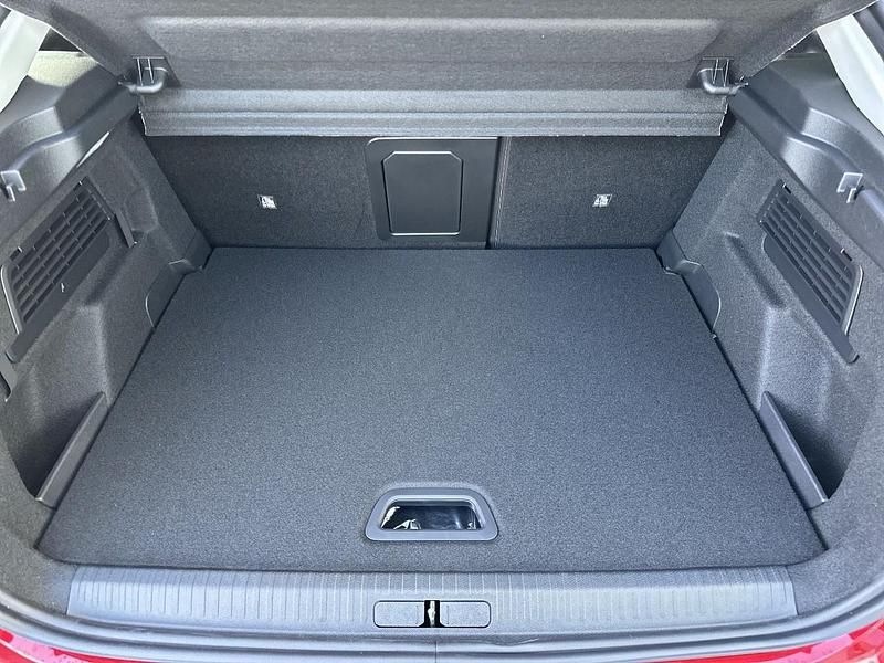 Usado Citroën C4 136 CV (100 kW) 2024 Rojo Berlina