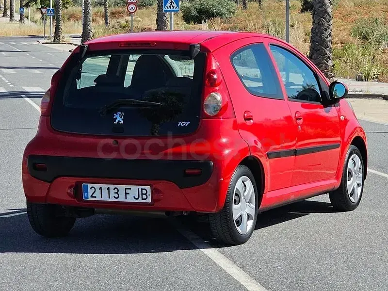 Usado Peugeot 107 68 CV (50 kW) 2007 Rojo Utilitario