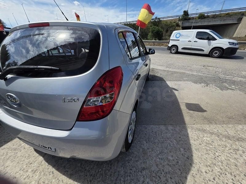 Usado Hyundai i20 85 CV (62 kW) 2012 Gris / plata Utilitario