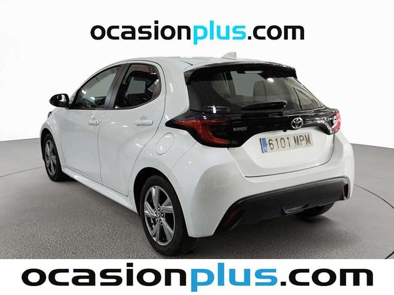 Usado Toyota Yaris Hybrid Active 116 CV (85 kW) 2024 Blanco Utilitario