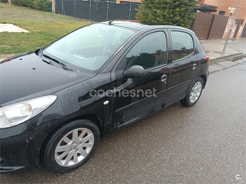 Negro Usado 2010 Peugeot 206+ Utilitario | 4200 € (Precio justo) - Imagen 1/4