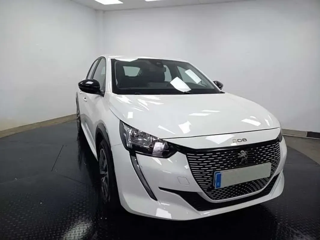 Usado Peugeot e-208 Active 100 kW (137 CV) 2022 Blanco Utilitario
