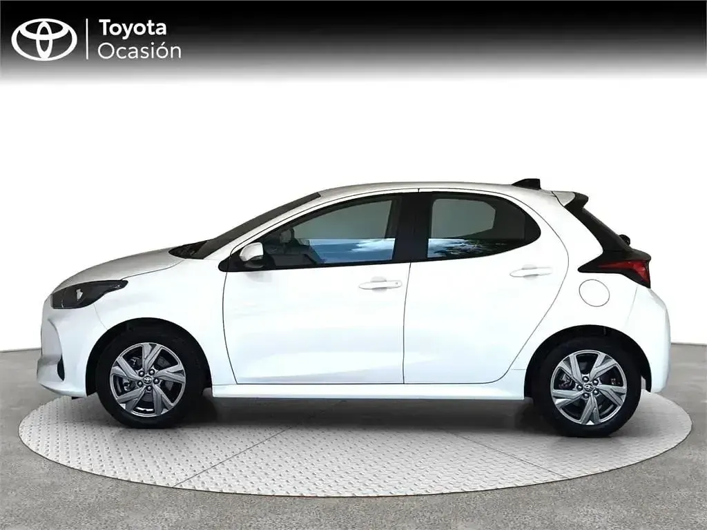 Usado Toyota Yaris Hybrid Active 116 CV (85 kW) 2025 Blanco Monovolumen