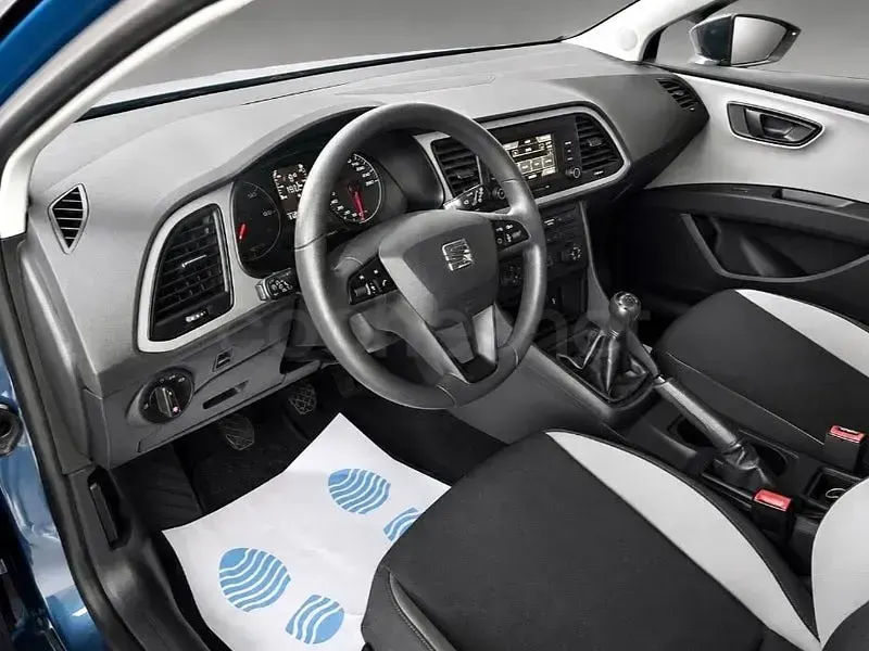 Usado Seat Leon Style 105 CV (77 kW) 2015 Azul Familiar