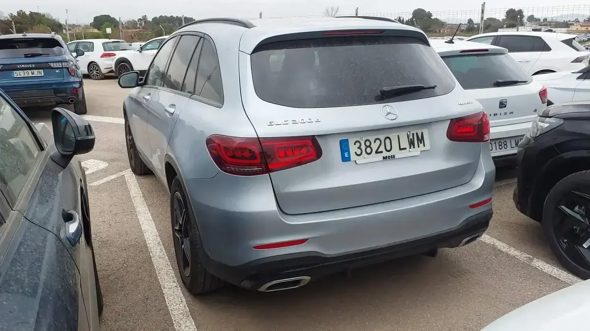 Occasion Mercedes GLC300 245 PK (180 kW) 2022 Zilver SUV