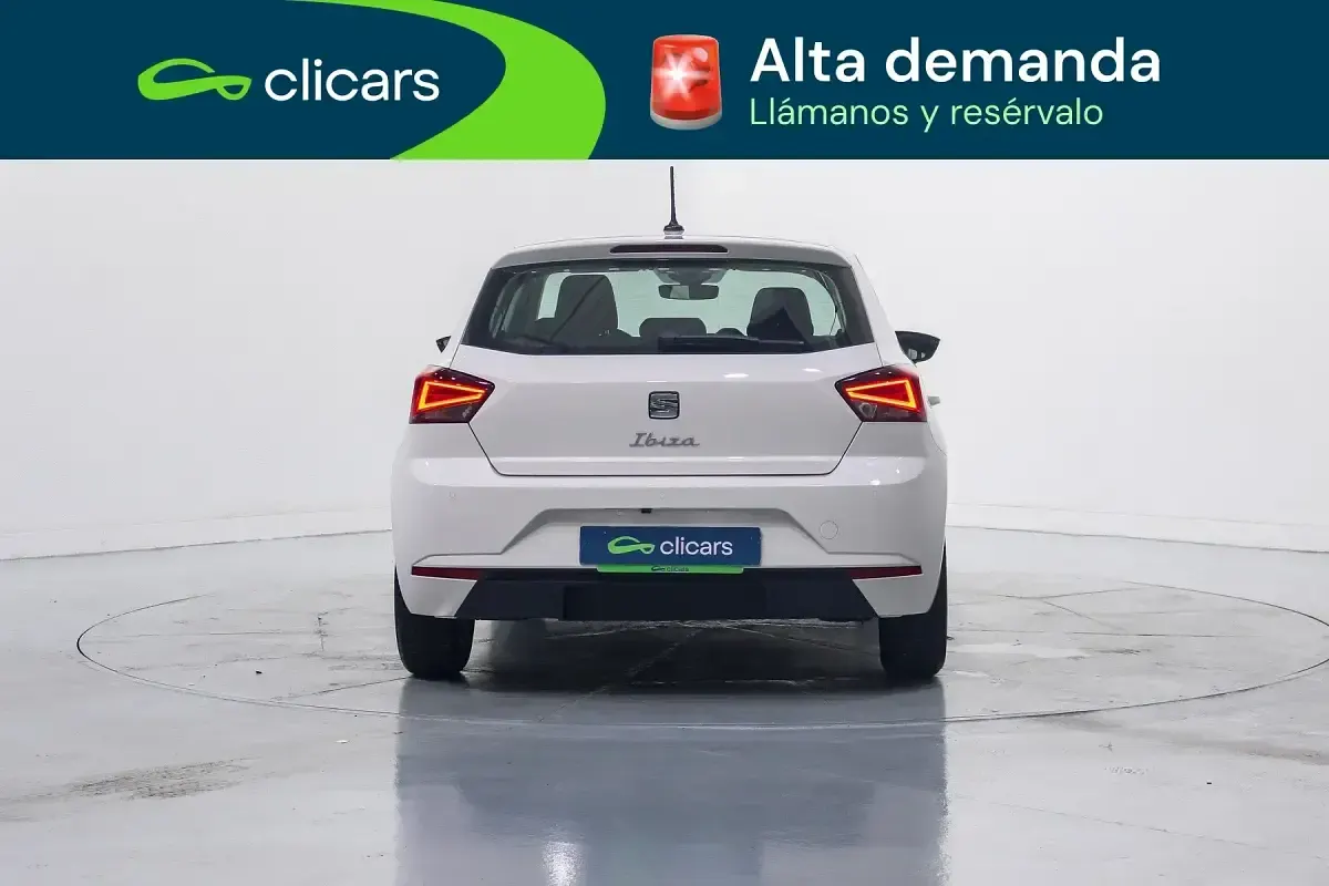 Usado Seat Ibiza Style 110 CV (80 kW) 2022 Blanco Utilitario