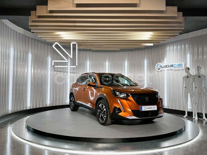 Usado Peugeot 2008 Allure 110 CV (80 kW) 2021 Naranja SUV