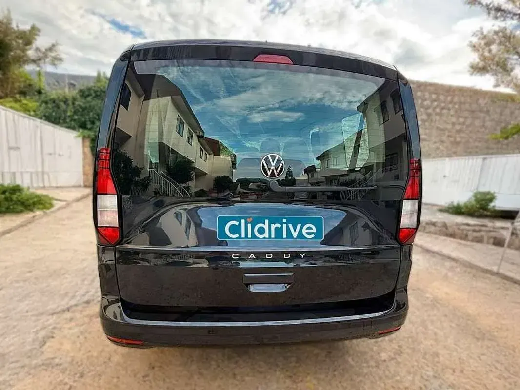 Usado VW Caddy Maxi 102 CV (75 kW) 2023 Negro Monovolumen