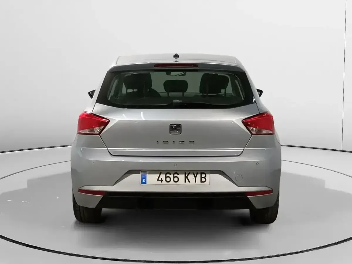 Usado Seat Ibiza Style Plus 115 CV (84 kW) 2019 Gris / plata Utilitario