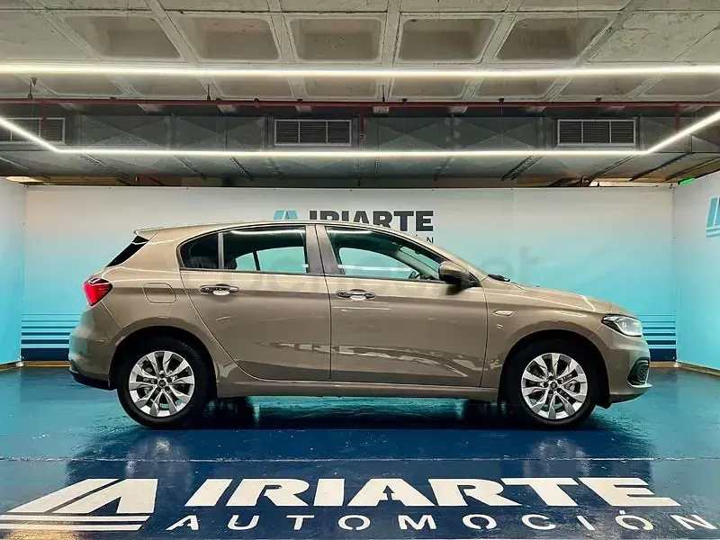 Usado Fiat Tipo Lounge 95 CV (69 kW) 2017 Beige Berlina