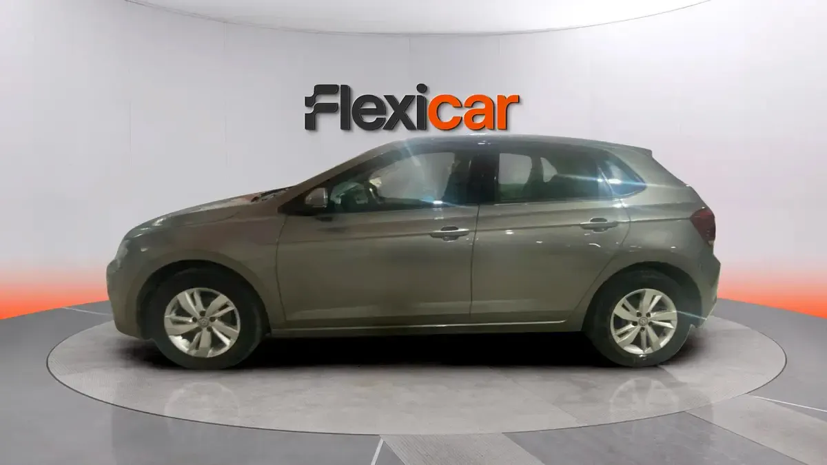Usado VW Polo Advance 95 CV (69 kW) 2018 Gris Utilitario