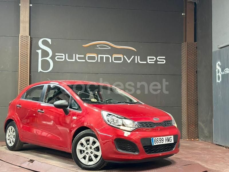 Rojo Usado 2012 Kia Rio Berlina | 6999 € (Un poco caro) - Imagen 1/4
