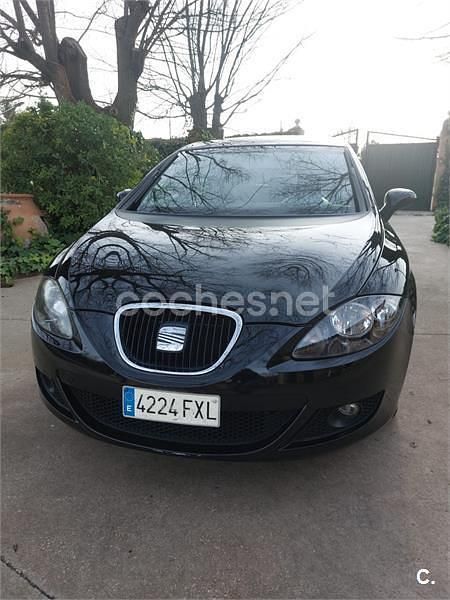 Usado Seat Leon Sport 105 CV (77 kW) 2007 Negro Berlina