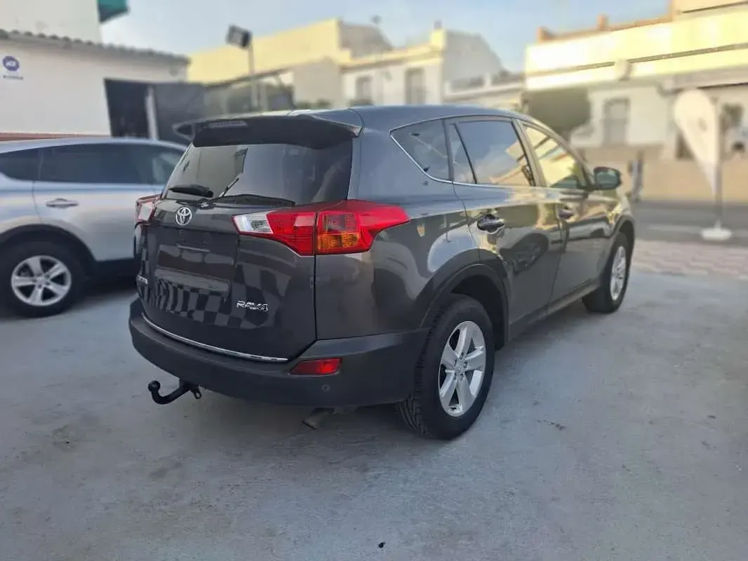 Usado Toyota RAV4 Advance 124 CV (91 kW) 2013 Gris SUV