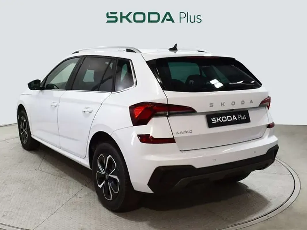 Usado Skoda Kamiq Selection 116 CV (85 kW) 2025 Blanco SUV