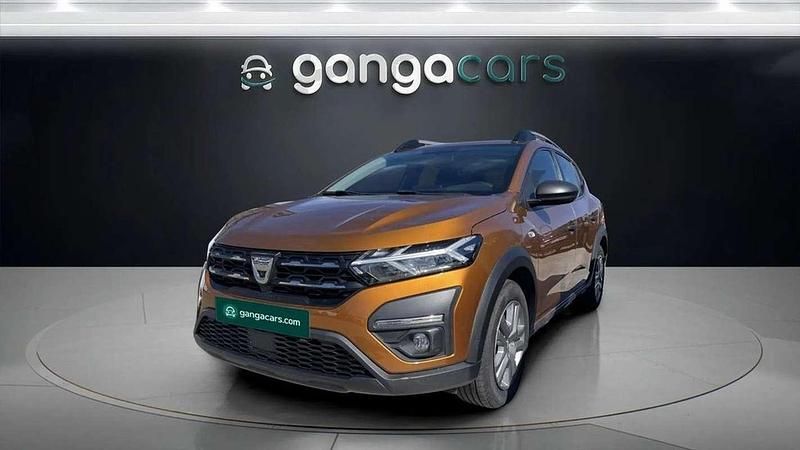 Usado Dacia Sandero Comfort 91 CV (66 kW) 2022 Naranja Utilitario