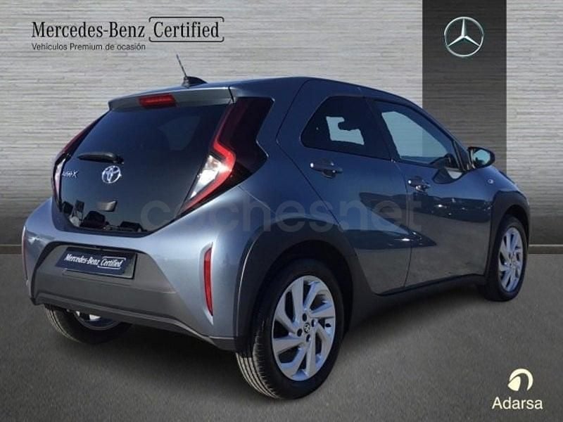 Usado Toyota Aygo X 72 CV (52 kW) 2025 Gris / plata SUV
