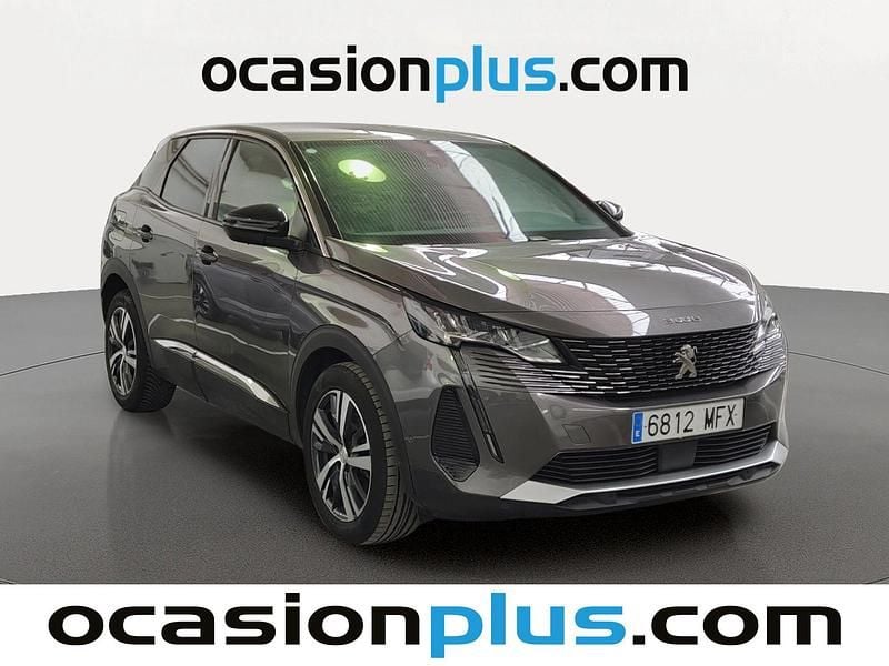 Usado Peugeot 3008 Allure 131 CV (96 kW) 2023 Gris plata SUV