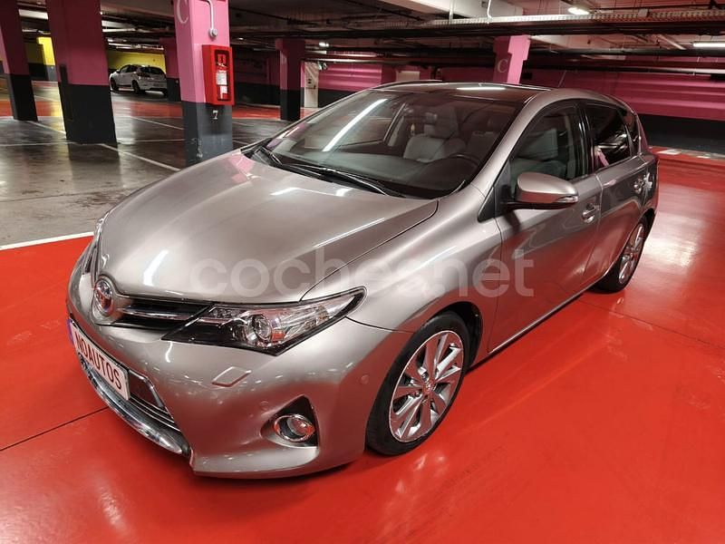 Gris / plata Usado 2013 Toyota Auris Hybrid Active Berlina | 11.990 € (Precio justo) - Imagen 1/4