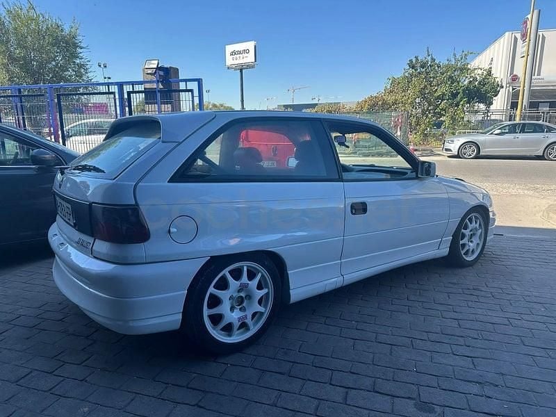 Usado Opel Astra 136 CV (100 kW) 1993 Blanco Berlina