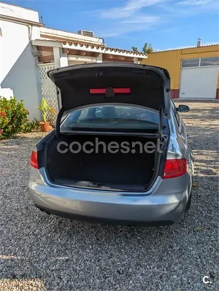 Usado Audi A4 120 CV (88 kW) 2010 Gris / plata Berlina
