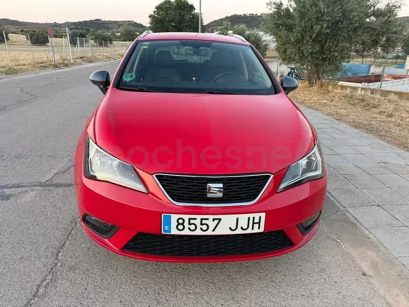 Usado Seat Ibiza ST CONNECT 105 CV (77 kW) 2015 Rojo Familiar