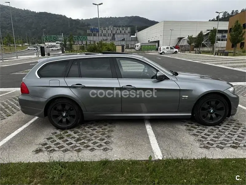 Usado BMW 330 Sport Line 245 CV (180 kW) 2011 Gris / plata Familiar