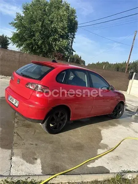 Usado Seat Ibiza Sport 64 CV (47 kW) 2005 Rojo Utilitario